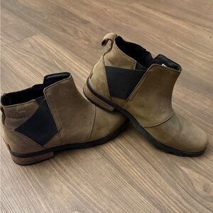 Women’s Sorel Emelie Chelsea waterproof boot